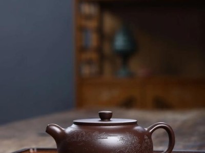 茶香邃远，与陌生人的意外共鸣在滚烫的壶中绽放